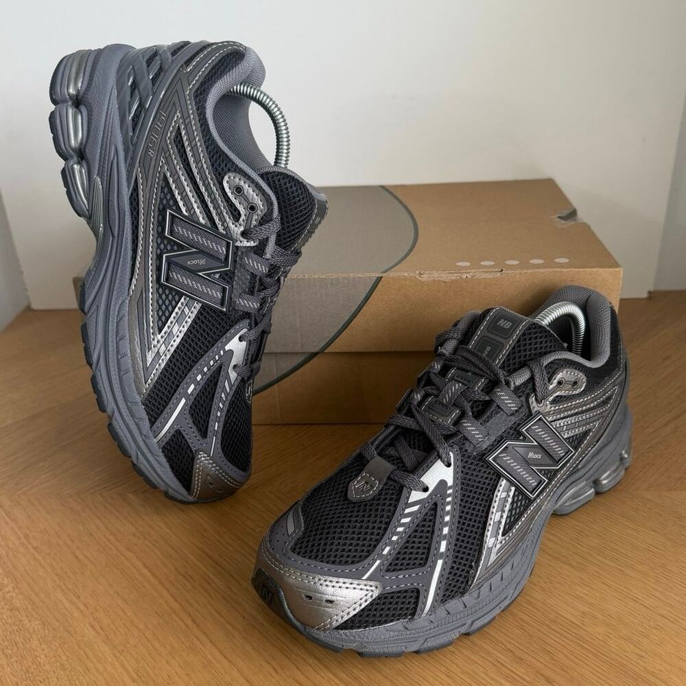 New Balance 1906 R Black/Grey Big Kids Sneakers - SZ 6 Y- 7.5 W